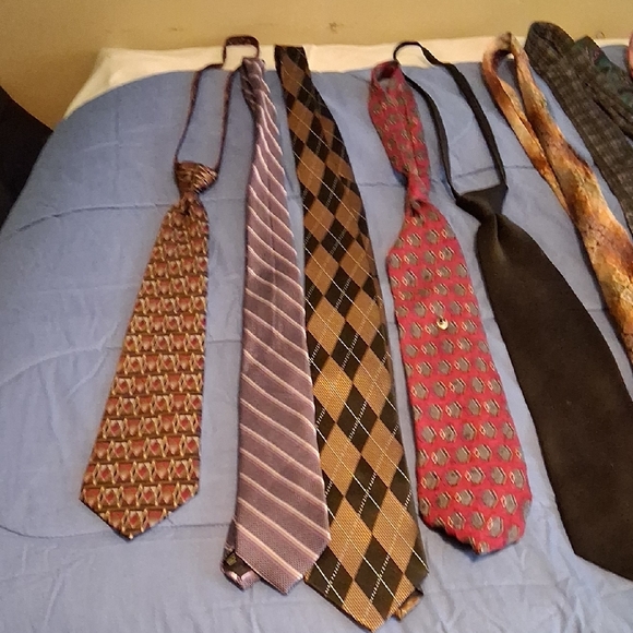 Assorted Patterned Ties Collection - Picture 5 of 10
